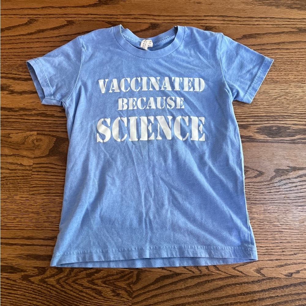 ❤️3/$20❤️ Youth small vaccinated shirt